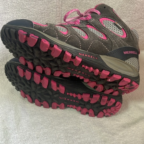 Merrell girls pink and gray hiking boots in size 4 - Picture 8 of 10
